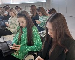 Студенты АГПК выполнили «Всероссийский тест на знание Конституции РФ»