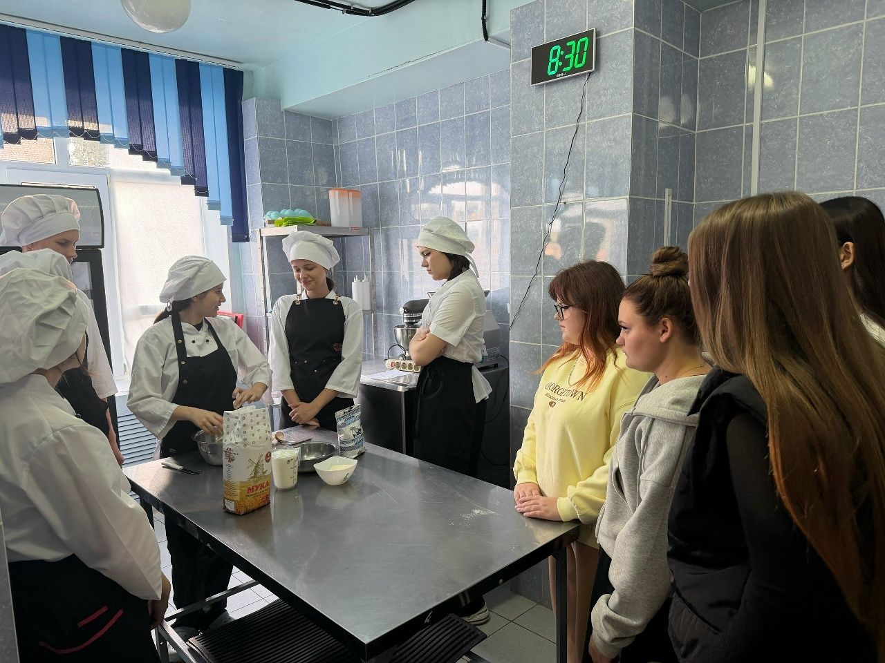 Студенты Лиманского филиала АГПК испекли блины для будущих абитуриентов и посетили хлебопекарню