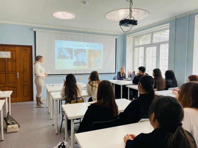 В преддверии Дня Матери студенты АГПК встретились с психологами фонда "Елизаветинский"