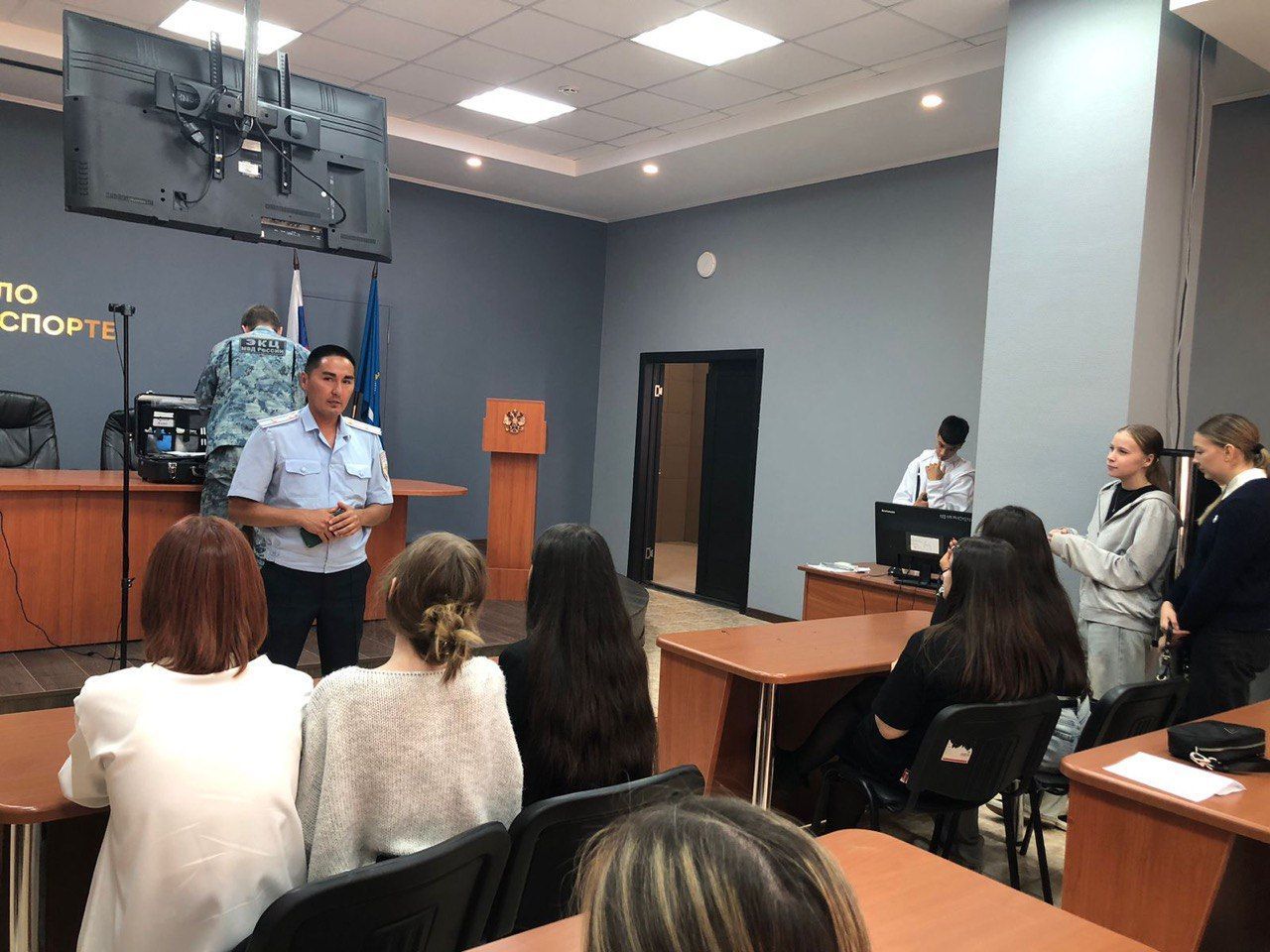 Будущие специалисты по праву знакомятся с деятельностью МВД на транспорте  