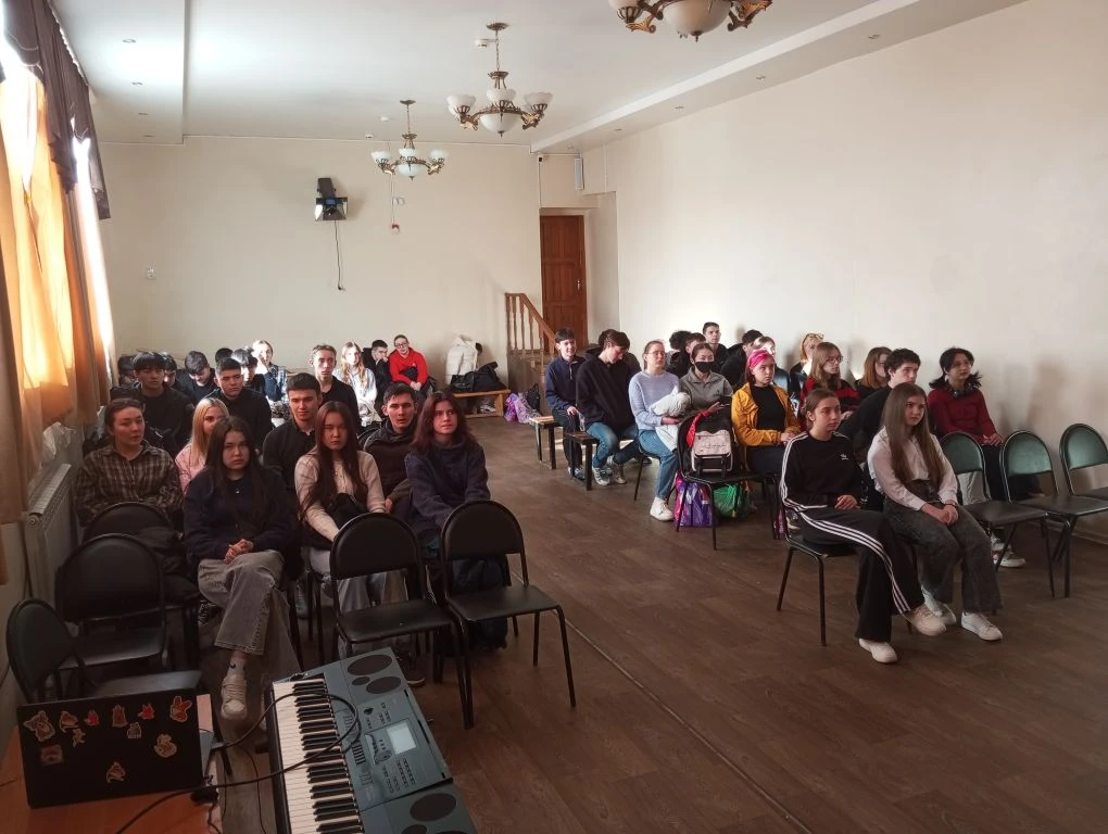 Студенты Харабалинского филиала АГПК на просмотре фильма "Предательство"