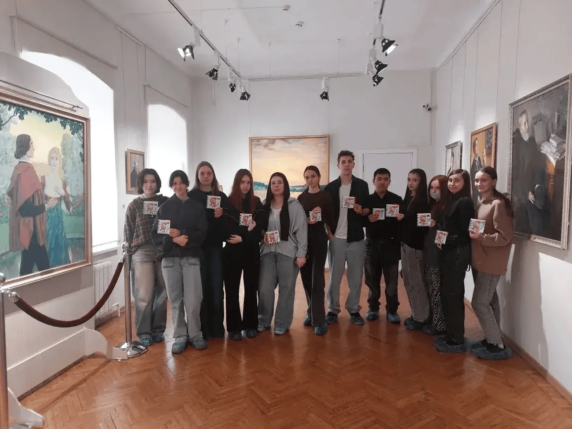 Студенты АГПК на музейном занятии «872 дня. Блокада. Семья Кустодиевых»