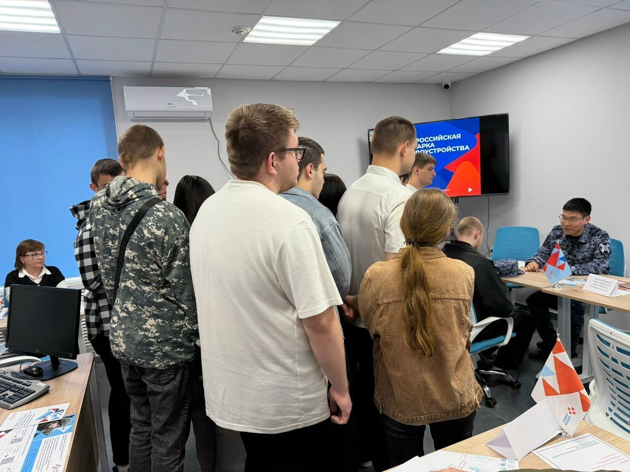 Студенты выпускных групп Лиманского филиала АГПК познакомились с рынком труда района и посетили Россельхозбанк