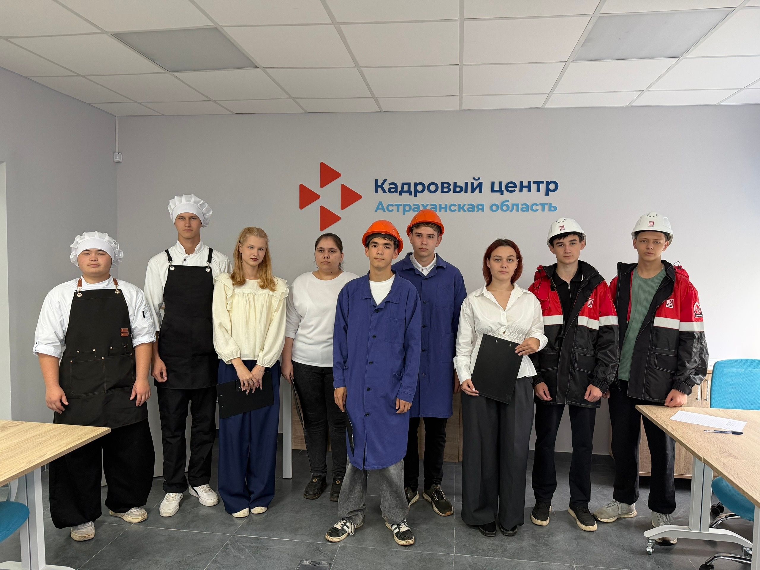 Студенты АГПК провели профориентационную акцию в Центре занятости