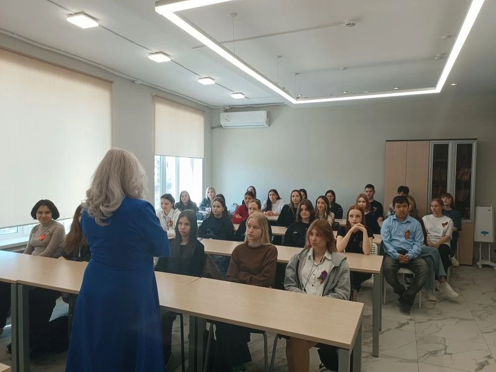В АГПК прошла профилактическая встреча студентов со специалистом УКОН УМВД по Астраханской области