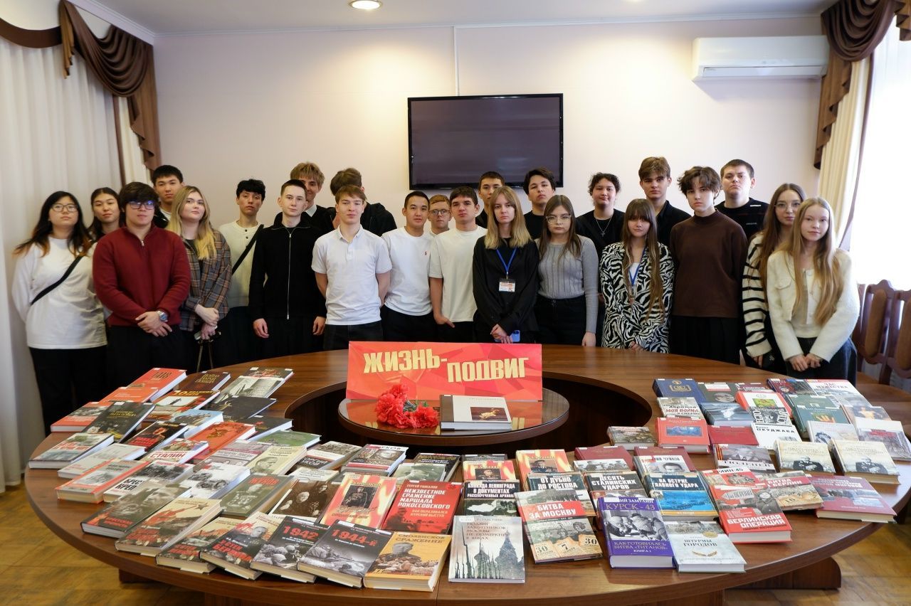 Студенты Астраханского политехнического колледжа посетили лекцию о подвигах маршалов Жукова и Рокоссовского