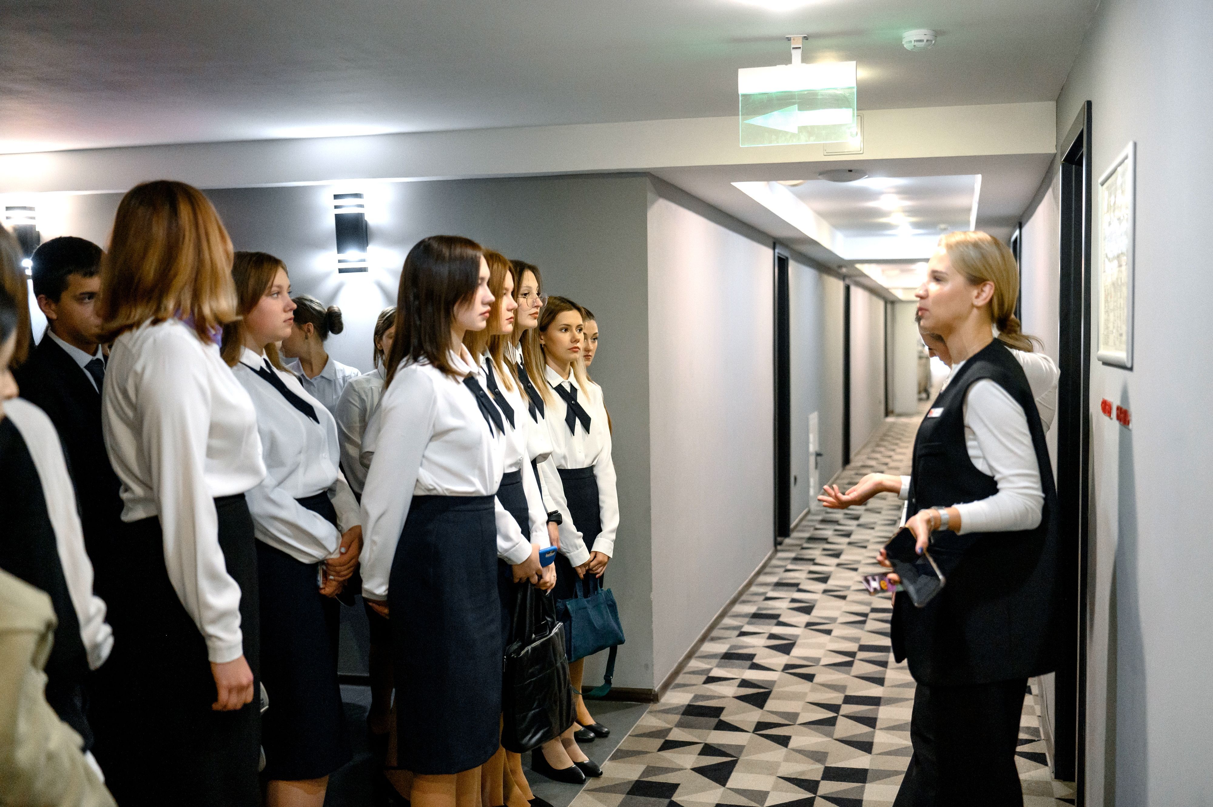 Погружение в профессию: студенты политехнического колледжа посетили «AZIMUT Сити Отель»