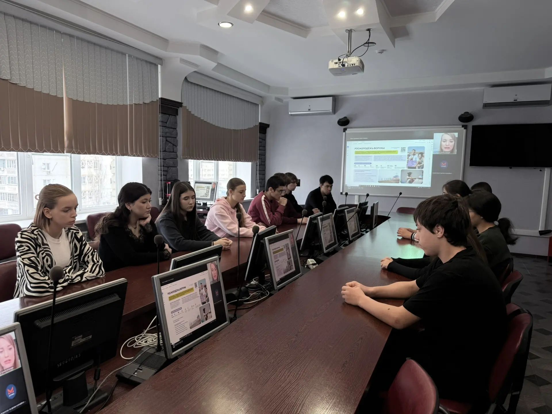 Студенты ИТЭП приняли участие в онлайн-лекции по проектной деятельности