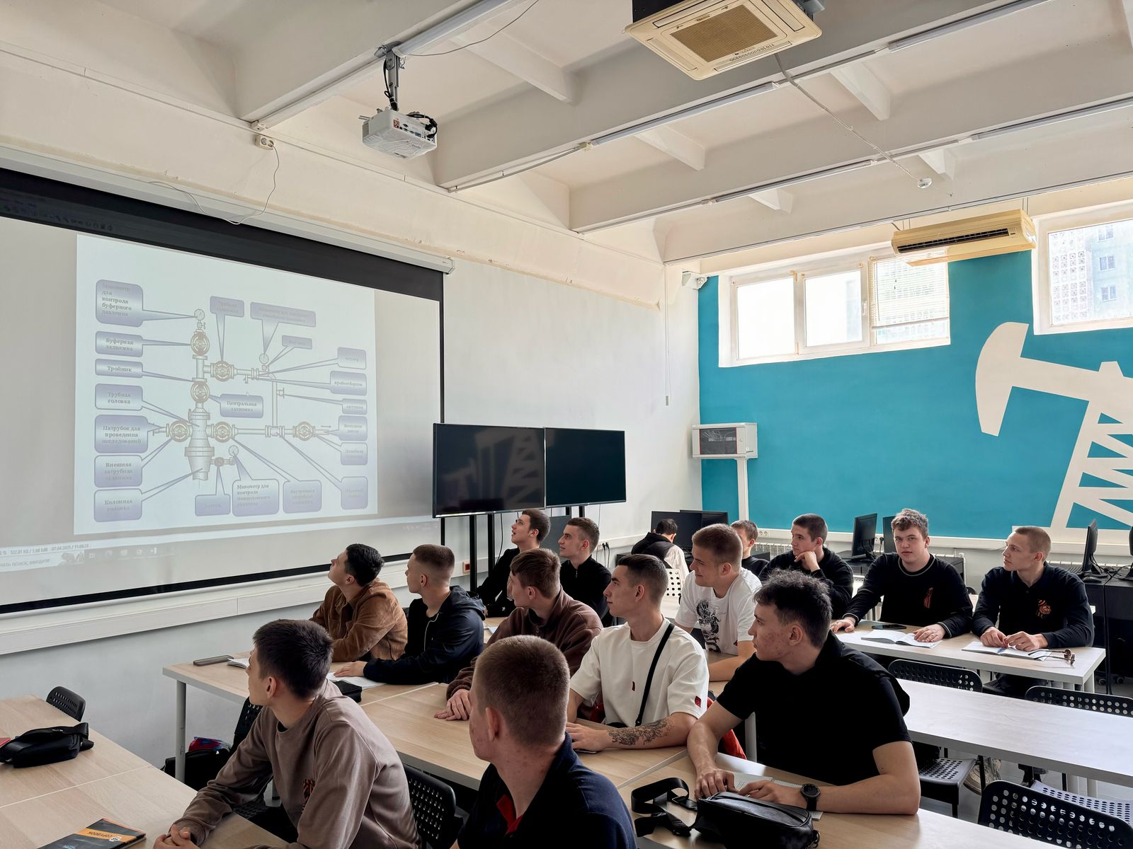 Практика на "отлично": РЭМ-2209 осваивают оборудование нефтегазовой отрасли