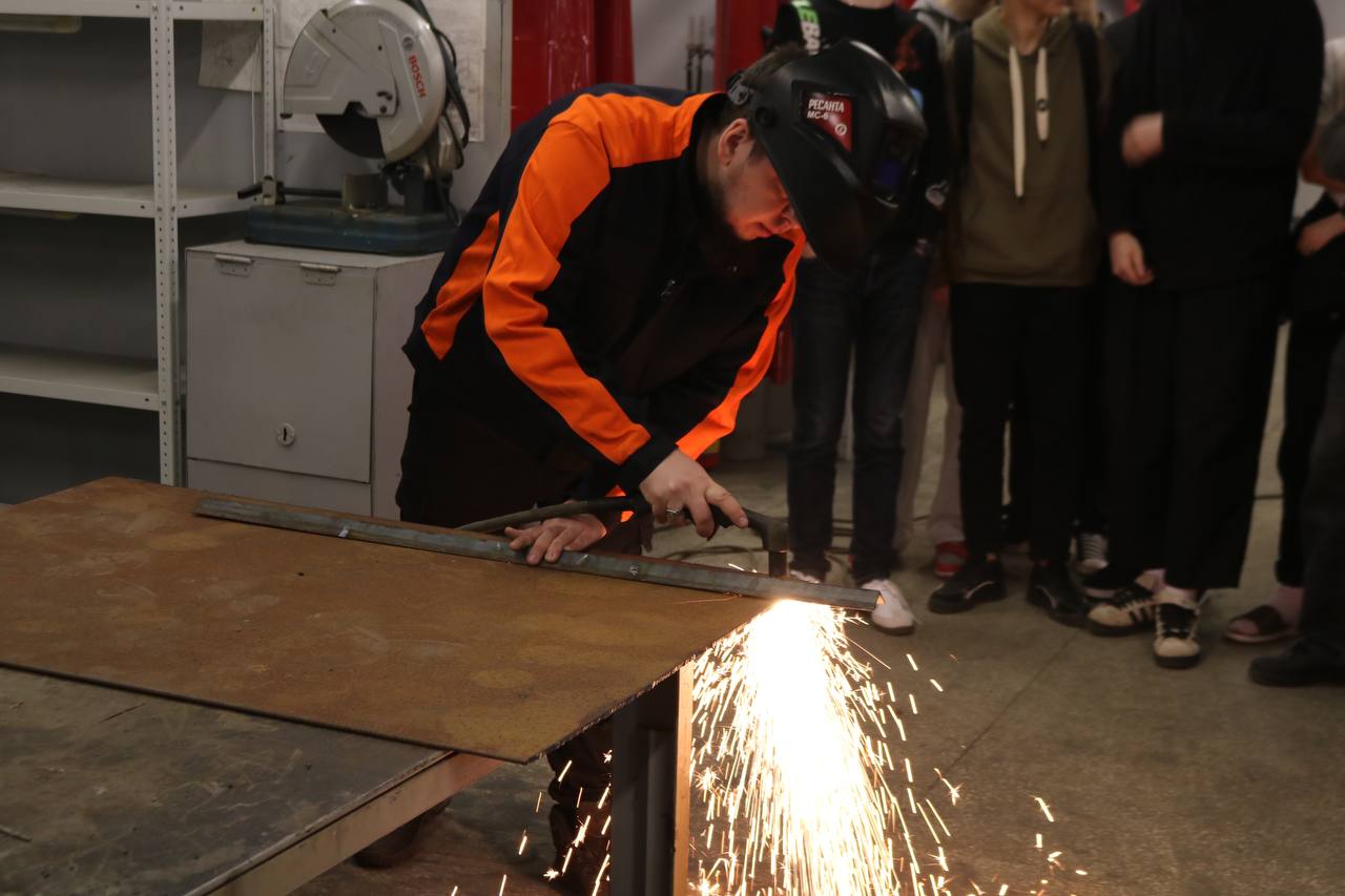 Ознакомительная экскурсия в мастерскую сварочного производства для студентов