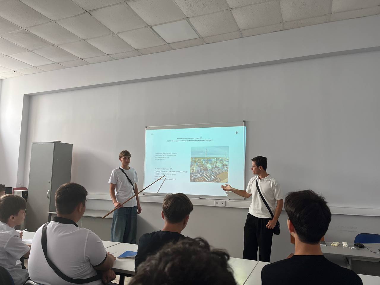 На механическом отделении студенты старших курсов поделились знаниями с младшими