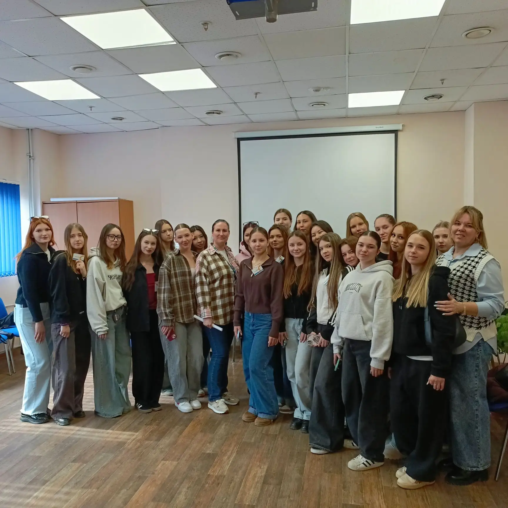 Профориентационная экскурсия логистов АГПК в гипермаркет Лента