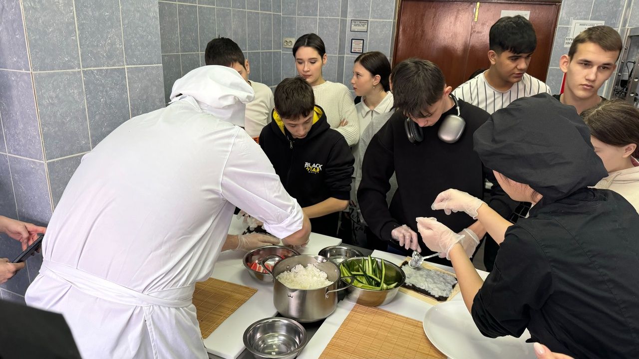 Экскурсия по Лиманскому филиалу АГПК для подопечных центра «Дружба» 