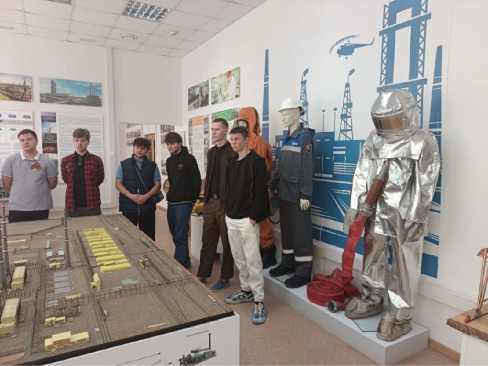 Будущая работа своими глазами: студенты посетили "Газпром добыча Астрахань"