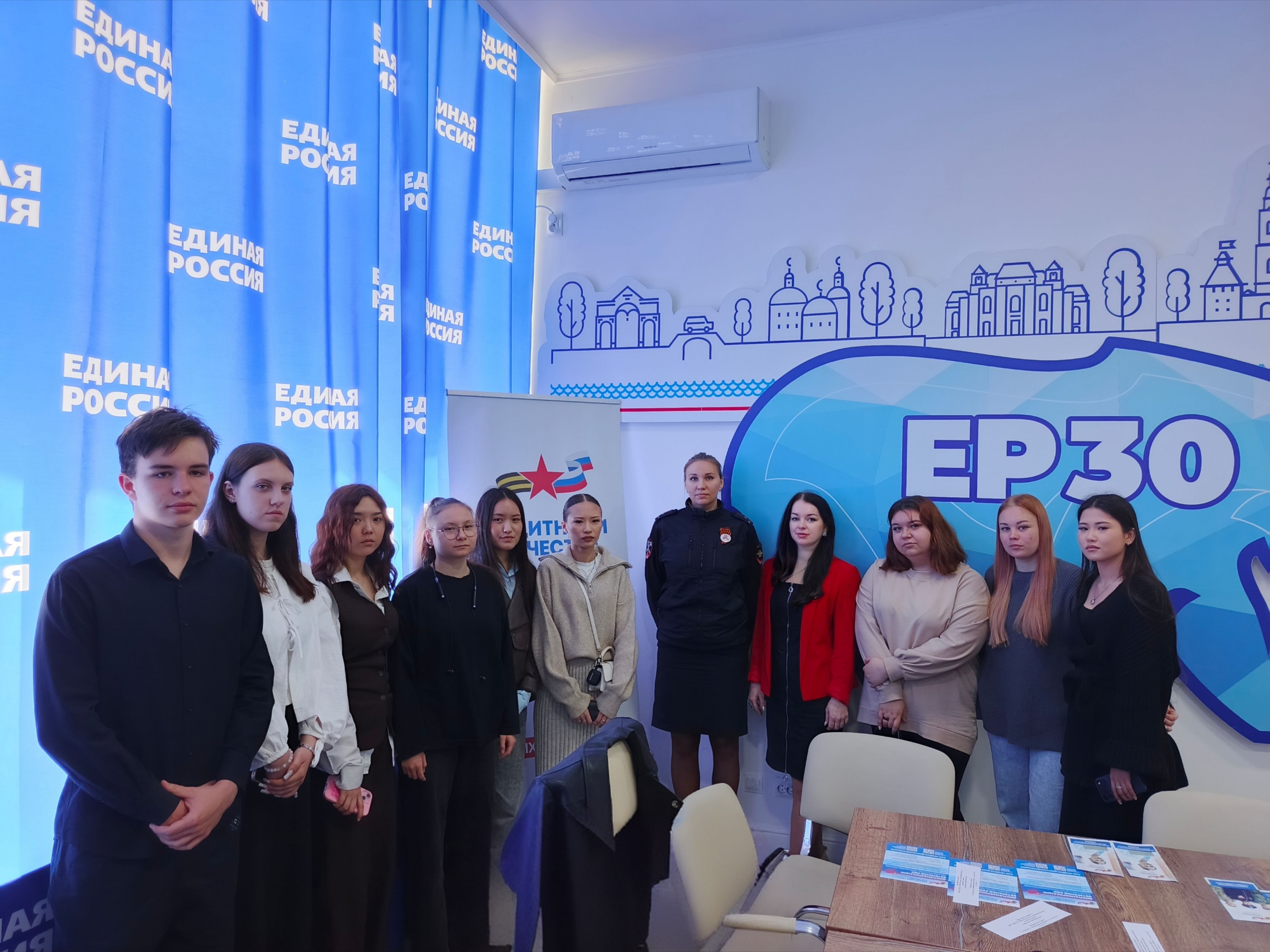 Выпускники познакомились с вакансиями МВД России