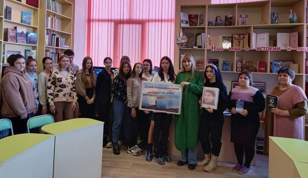 Студенты Лиманского филиала приняли участие в поэтическом вечере «Я зажег в своем сердце костер»