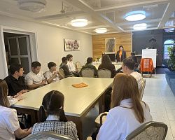 Студенты Лиманского филиала АГПК зажигают Маяки добра