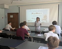 Студенты механического отделения приняли участие в патриотической акции «Фронтовой треугольник‑2026»