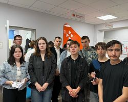 Студенты выпускных групп Лиманского филиала АГПК познакомились с рынком труда района и посетили Россельхозбанк