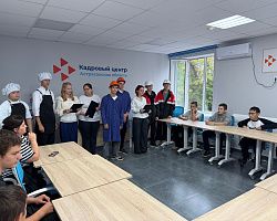Студенты АГПК провели профориентационную акцию в Центре занятости