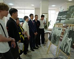 Студенты АГПК приняли участие в «Диктанте Победы» в библиотеке имени Н. К. Крупской