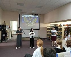 Студентам Лиманского филиала АГПК рассказали об истории главных символов России