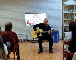 Поэзия и песни военных лет прозвучали для студентов АГПК на тематической встрече в библиотеке Крупской