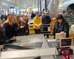 Профориентационная экскурсия логистов АГПК в гипермаркет Лента