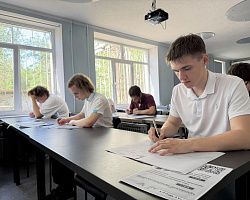 Студенты механического отделения приняли участие в патриотической акции «Фронтовой треугольник‑2026»
