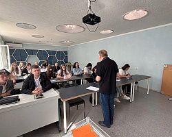 В АГПК прошла серия встреч по профилактике правонарушений среди первокурсников