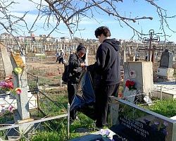 Студенты АГПК присоединились к ежегодной акции «Очистим историческую память от мусора»