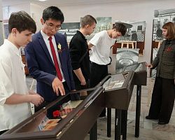 Студенты АГПК приняли участие в «Диктанте Победы» в библиотеке имени Н. К. Крупской