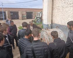 Экскурсия студентов Лиманского филиала АГПК «Астраханмелиоводхоз» и вручение георгиевских ленточек