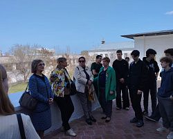 Экскурсия студентов в Астраханский кремль