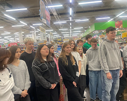 Профориентация в действии: будущие повара изучили работу «Ленты»