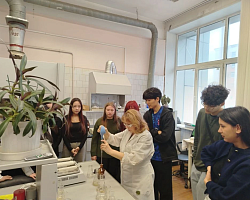 Студенты-экологи познакомились с работой Центра лабораторного анализа и технических измерений