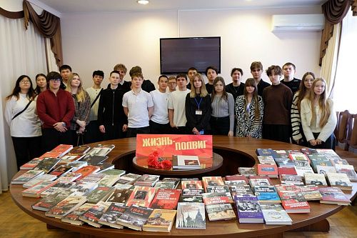 Студенты Астраханского политехнического колледжа посетили лекцию о подвигах маршалов Жукова и Рокоссовского