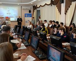 Студенты АГПК приняли участие в «Диктанте Победы» в библиотеке имени Н. К. Крупской