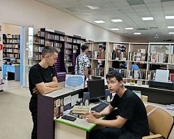 Студенты Лиманского филиала АГПК попробовали себя в роли библиотекарей в рамках Всероссийской акции