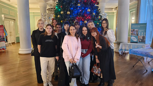 Студенты АГПК посетили Церемонию закрытия Вахты Памяти в Астраханской филармонии