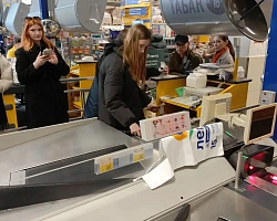 Профориентационная экскурсия логистов АГПК в гипермаркет Лента