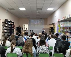 Студентам Лиманского филиала АГПК рассказали об истории главных символов России