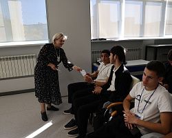 Профессор АГУ имени В.Н. Татищева провела мастер‑класс в АГПК о стойкости и эмоциях