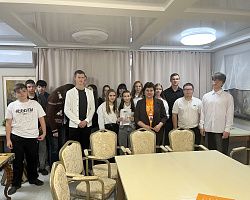 Студенты Лиманского филиала АГПК зажигают Маяки добра