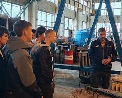 Первокурсники АГПК познакомились с профессией на экскурсии в «Россети»