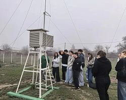 Студенты-экологи на экскурсии в АЦГМ