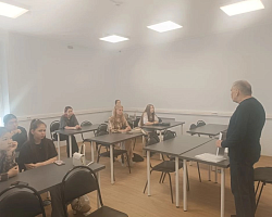 Психологи АГПК провели серию просветительских встреч о здоровом образе жизни и профилактике ВИЧ среди студентов