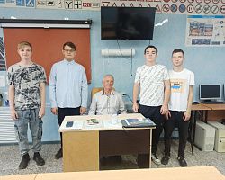 Студенты филиала организовали акцию «Поздравь педагога-ветерана!»